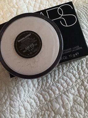 New NARS Light Reflecting Translucent Crystal Loose Setting Powder